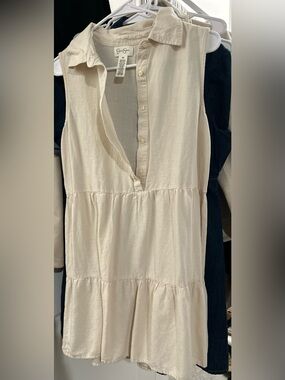 Jessica Simpson Cream Sleeveless Button-Front Tiered Tunic